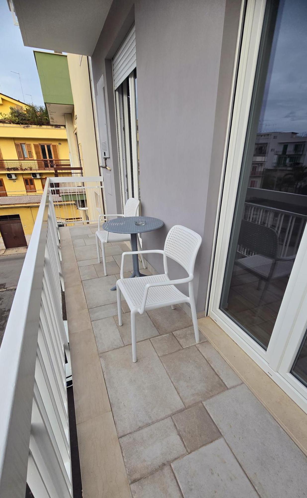 Case Vacanze 106 Maison De Charme Джовинацо Екстериор снимка